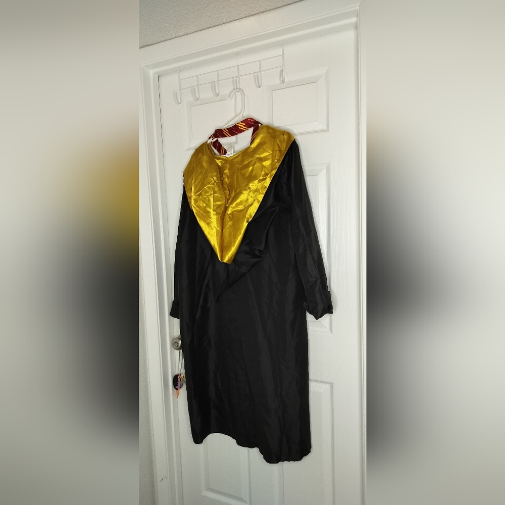 SOLD MER Harry Potter Adult Hogwarts Halloween Costume Robe - Picture 7 of 7